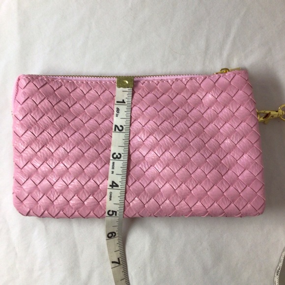 ❗Pink woven wristlet NWOT - Picture 3 of 9